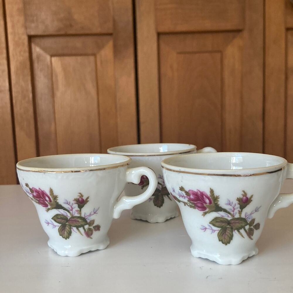 Vintage Rose Bud Leaf Mini Teacups, Set of 3